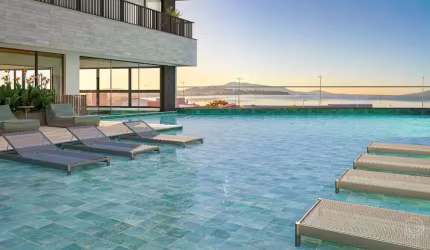 Apartamento com 2 suítes na Praia Comprida