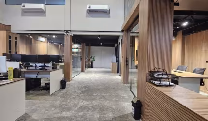 Casa comercial de 360m² no bairro Jardim Atlântico.