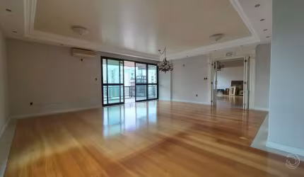 Apartamento com 4 quartos sendo 2 suítes no Centro de Florianópolis
