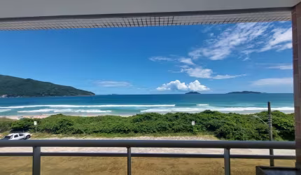 Lindo apartamento frente mar com 3 quartos