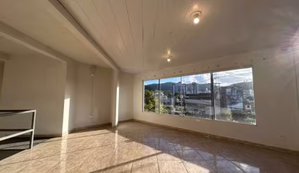 Prédio Comercial com 10 salas no Córrego Grande