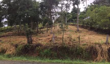 Terreno de 715m² na Vargem Pequena
