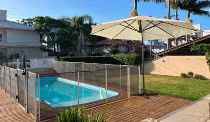 Casa Residencial de 258m² com 5 quartos em Jurerê
