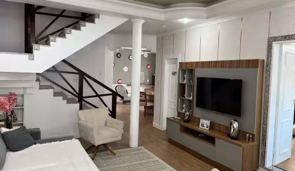 Casa com 4 quartos sendo 1 suíte no Estreito