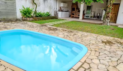 Casa Residencial de 254m² com 6 quartos na Trindade