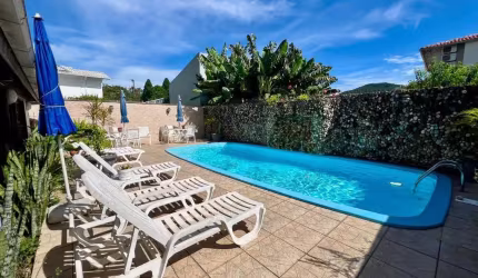 Casa Residencial de 250m² com 4 quartos no Itacorubi