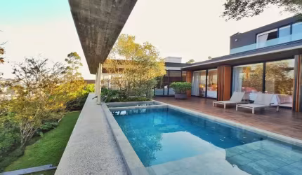 Casa com 3 suítes e 683,07m² no Cacupé