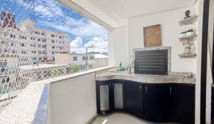 Apartamento com 3 quartos sendo 2 suítes no Balneário do Estreito
