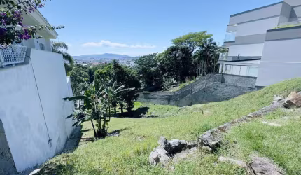 Terreno com 1024,2m² no Boque das Mansões