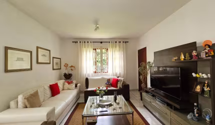 Casa Residencial com 3 quartos sendo 1 suíte no bairro Carianos