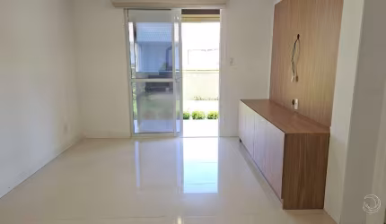 Casa com 4 quartos sendo 1 suíte em Sambaqui