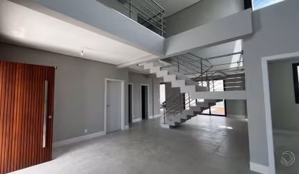Casa alto padrão com 3 suítes no bairro Ratones, Florianópolis.