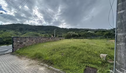 Terreno em condomínio fechado, com 400m² no bairro Canasvieiras, Florianopolis.