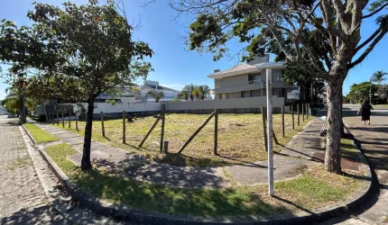 Terreno com 661m² no bairro Jurerê, Florianópolis.