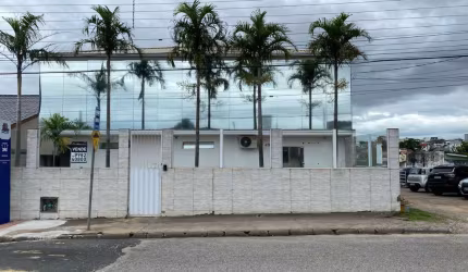 Prédio Comercial de 420m² no bairro Serraria em São José