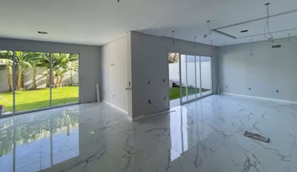 Casa Residencial de 244m² com 3 Suítes nos Ingleses do Rio Vermelho
