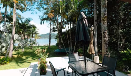 Casa de 350m² com 4 quartos sendo 3 suítes na Praia Mole