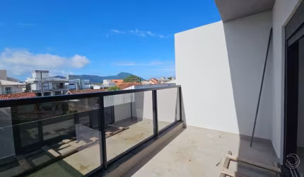 Casa com 3 quartos sendo 1 suíte no Carianos