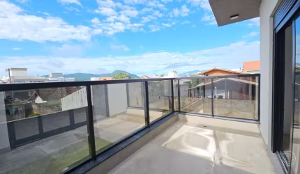 Casa com 3 quartos sendo 1 suíte no Carianos