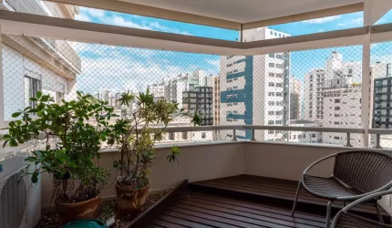 Apartamento de 226m² com 4 quartos sendo 2 suítes no Centro