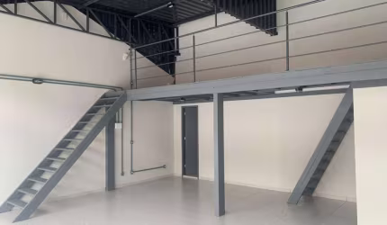 Casa Comercial com 3 salas e 1 Galpão no Saco dos Limões
