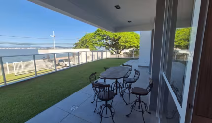 Apartamento Garden com 200m² de 3 quartos sendo 1 suíte em Cacupé