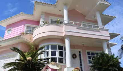 Casa alto padrão com 4 suítes no bairro Açores