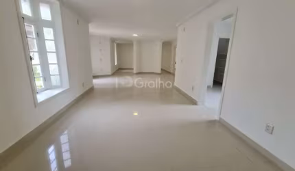 Casa Residencial de 317m² com 4 quartos no Centro