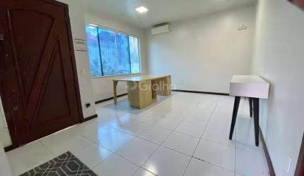 Casa Comercial de 164m² com 2 suítes em Capoeiras