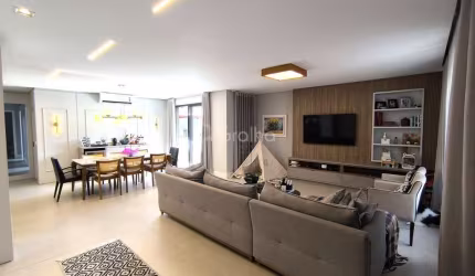 Charmosa Casa à Venda em Itacorubi - Florianópolis
