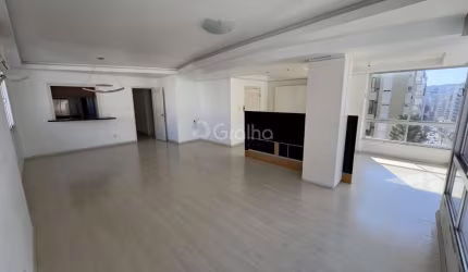 Apartamento de 140m² com 3 quartos sendo 1 suíte no Centro