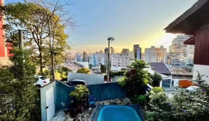 Casa com 5 quartos à venda na Rua Ângelo La Porta, --, Centro, Florianópolis, 362 m2 por R$ 1.100.000