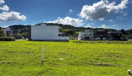 Terreno de 672m² na Pedra Branca