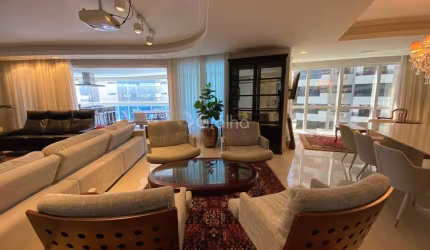 Apartamento de 221m² com 3 suítes na Agronômica