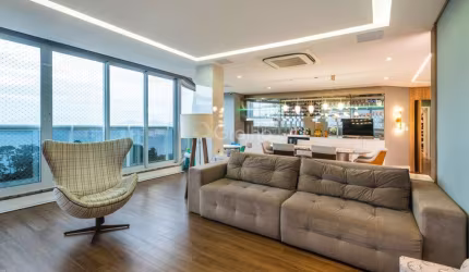 Cobertura exclusiva com vista 360° na beira-mar - 14º andar
