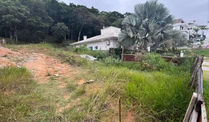 Terreno de 360 m² bairro Pedra Branca