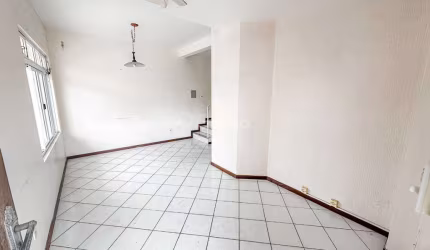Casa Residencial de 120m² com 3 quartos no Jardim Cidade de Florianópolis.