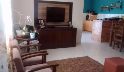 Casa Residencial de 4 dorms no bairro Rancho Queimado