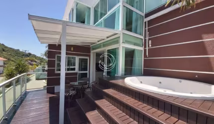 Casa Residencial de 3 dorms no bairro Armação da Piedade