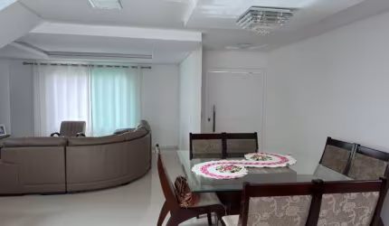 Casa Residencial de 3 dorms no bairro Campeche