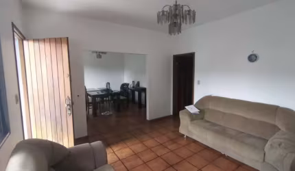 Casa Residencial de 5 dorms no bairro Kobrasol