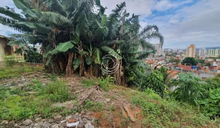 Terreno de 697m² no bairro Barreiros