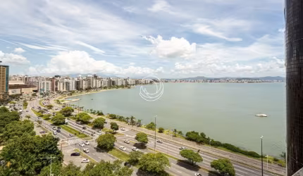 Apartamento de 4 dorms no bairro Beira Mar