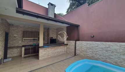 Casa Residencial de 3 dorms no bairro Capoeiras