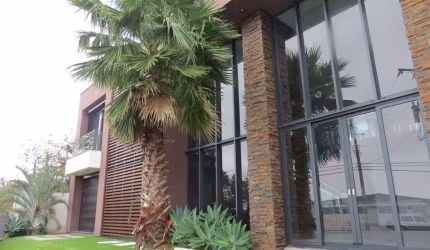 Casa Residencial de 3 dorms no bairro Cacupé