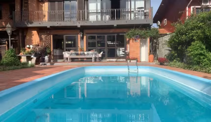 Casa Residencial de 4 dorms no bairro Itacorubi