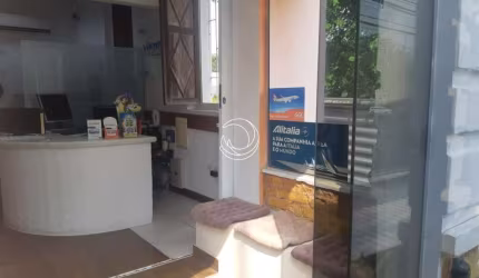Casa Comercial de 40m² no bairro Agronômica