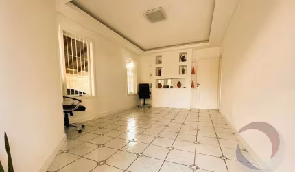 Casa Residencial de 3 dorms no bairro Centro