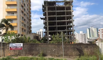 Terreno de 1056m² no bairro Barreiros