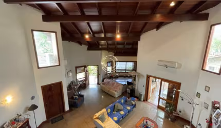 Casa Residencial de 430m² com 5 suítes em Jurerê